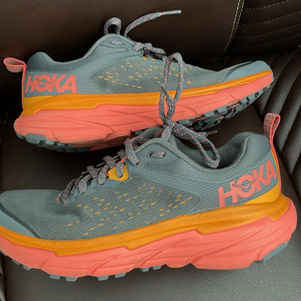Hoka sneaker women’s 8